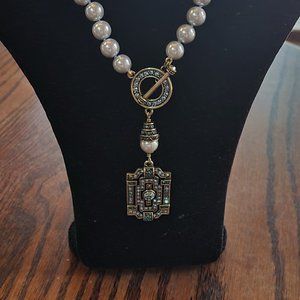 Light grey pearl necklace